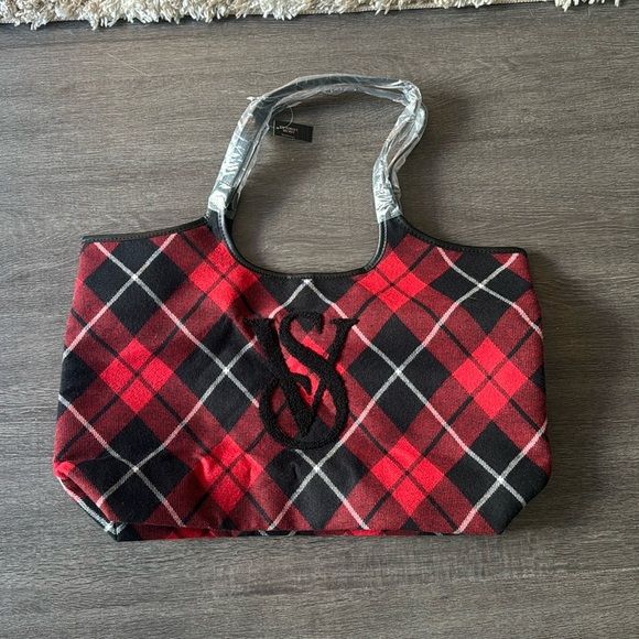 Victoria Secret Tote. Plaid Design. - Picture 1 of 3